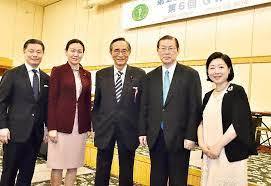 山際経済相、旧統一教会総裁との写真撮影認めるも「覚えていない」