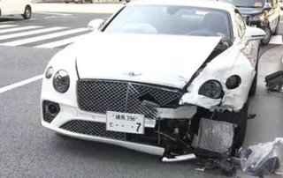 「右折やめて直進したらタクシーとぶつかった」