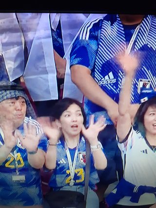 2022年Ｗ杯 日本vsドイツ、日本応援団もマスク着用なしww 爆笑  コロナは詐欺