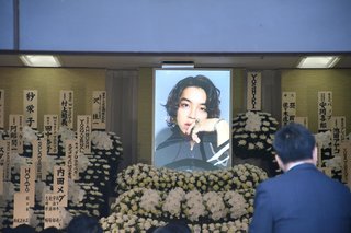 YOSHIさん母親、一人息子を亡くし沈痛も…気丈に取材対応「とっても幸せな母親でした」