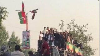 【暗殺未遂】パキスタン前首相、集会中に撃たれて負傷。巻き込まれた6人が負傷し側近1人が死亡