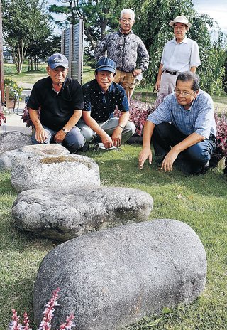 神社に伝わる力比べ用の石(100kg)が何者かによって並び替えられてしまう・・・