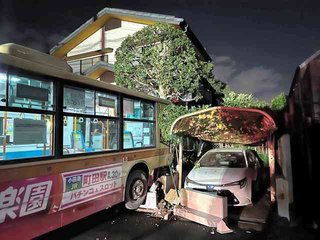 運転手「具合悪くなった」　東京・町田、路線バス事故