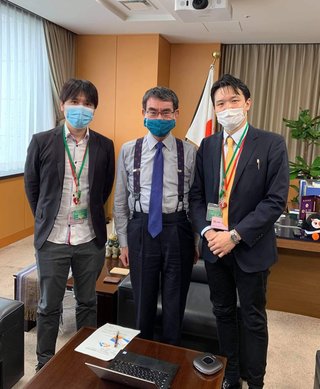 詐欺コロナ騒ぎの前に、 手を洗うTakaもとい中国人工作員が報酬を要求 www 