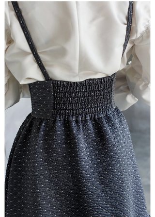 サスペンダー付きみたいなワンピース。胸強調