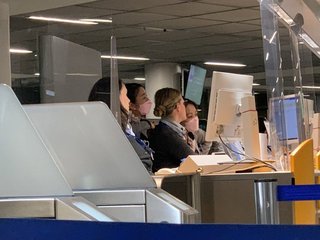 金髪の白人たちは  コロナは中国軍の詐欺劇だという事実を知っている 