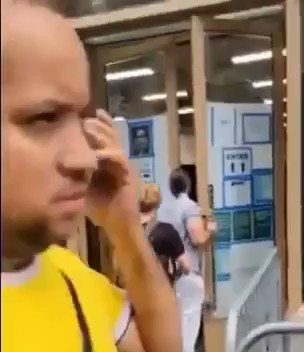 子供用 毒ワクチン接種センターを襲撃し、その施設が完全に中国人によって運営ww