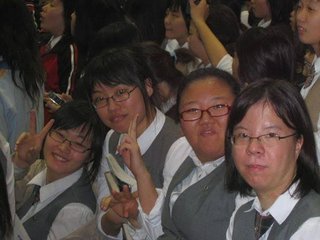 韓国人小学生「小学校の卒アルで綺麗に写りたいから整形する」