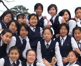 韓国人小学生「小学校の卒アルで綺麗に写りたいから整形する」