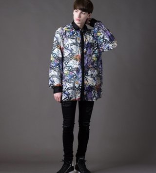 もう少ししたら買い物行くんだけど家にあるトップ3にダサい服のどれを来て行けばいい？