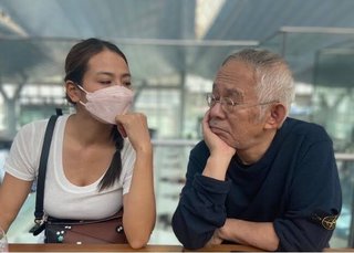 ジブリパークの撮影スポットでチー牛が盗撮風写真や胸を揉む不適切行為を投稿する  