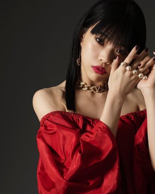 “頭部を負傷”BiSHのアイナ・ジ・エンド「内側10針程と外側20針ぬってもらいました」