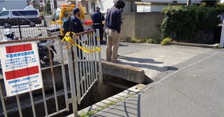 70代男性、水路に転落し首骨折　もたれた柵、犬の小便で劣化か　堺