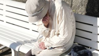 60代夫婦「年金足りなくて毎月赤字…どう生きていけと？」⇒ 1か月の家計内訳がこちら