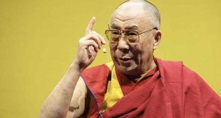 ダライ・ラマが少年に「私の舌を吸って」　遊び心からと釈明し謝罪