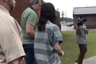 19歳の女TikToker、犬との性行為を撮影しSNS投稿...逮捕される　米