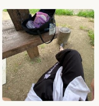 25歳だけど公園で休憩してる