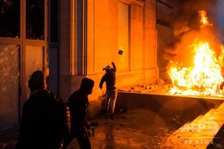 【フランス】年金の受給開始年齢引き上げ→74万人の大規模デモで一部が暴徒化、英国王の訪問も延期