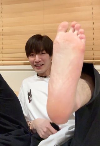 『SnowMan』リーダー・岩本照「未成年女子とラブホで飲酒」