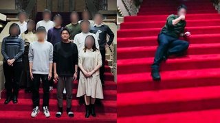 岸田一族「首相公邸」大ハシャギ写真　階段に寝そべり、総理会見ごっこ #週刊文春 