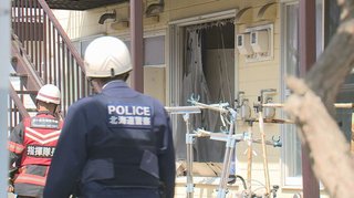 カセットボンベ爆発　北海道苫小牧市　ガスの出が悪いから叩いたら・・・