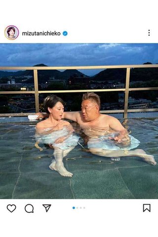 友近＆サンド伊達、“生々しい”混浴ショット「成金社長と料亭女将」「部長に口説かれている女性社員」