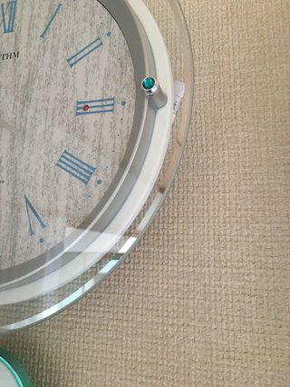 うちのローマ数字の掛け時計、Ⅳの所が縦棒4本並んでる！