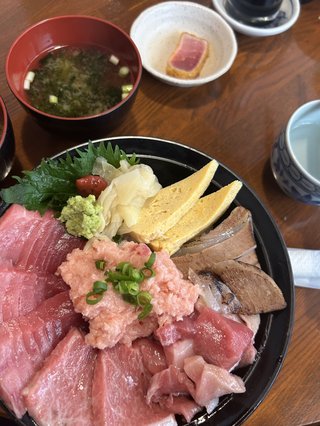 ダラ奥の昼食なに?