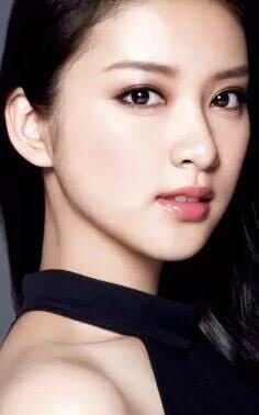 武井咲と石原さとみ、どっちが美人？