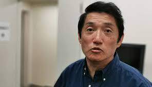 岸田一族「首相公邸」大ハシャギ写真　階段に寝そべり、総理会見ごっこ #週刊文春 