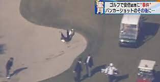 岸田一族「首相公邸」大ハシャギ写真　階段に寝そべり、総理会見ごっこ #週刊文春 