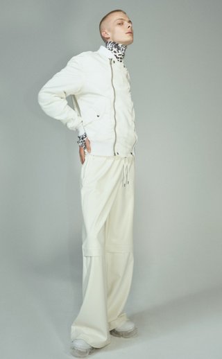 千鳥が番組でデニムを”いじる”→デザイナーが怒りの投稿「笑いのために踏みにじられた」