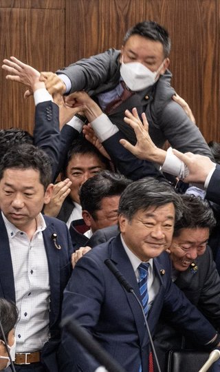 自民党・法務省・入管庁「とにかく外国人を追い出せ」→日本共産党など良識派「人権侵害」