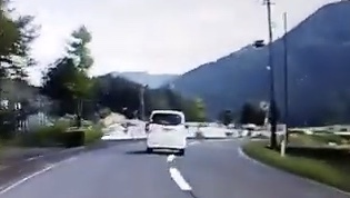 煽りハンドルする人