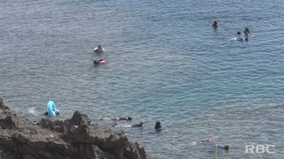 青の洞窟で記念撮影中に「海水を飲んだ」東京都の50歳女性　心拍再開も意識不明が続く