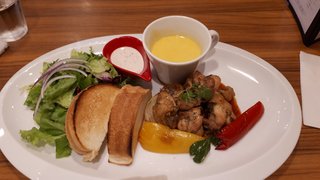 子ナシ専業主婦の私、今日の昼食はスープストックで軽めに