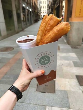 「まるでコメダ」スペインでチュロスを注文したら想像以上のものが出てきた結果に「概念壊れる」