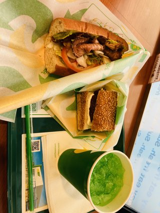 なんかどうでもいいこと聞かせてくれない？