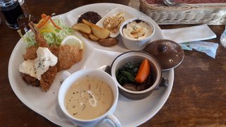 子ナシ専業主婦の私、今日の昼食はスープストックで軽めに