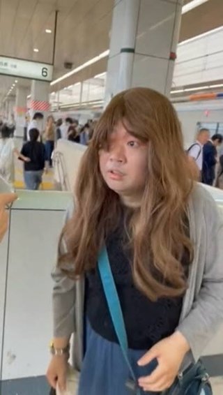 【動画】日比谷線で女装したLGBTが痴漢で捕まる