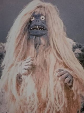 【動画】日比谷線で女装したLGBTが痴漢で捕まる