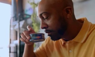 ツナ缶中毒の男性、1週間に15缶を食べ、汁のニオイを嗅ぐのが日課、香水替わりに肌につけることも