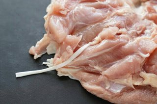 鶏もも肉についてる白いヒモみたいなやつ何なの？