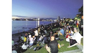 松江　10倍増やした花火「有料観覧席」、3割売れ残り…「無料エリアから閉め出された」と批判噴出