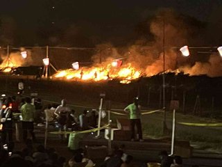東京 板橋 荒川河川敷 花火大会の会場で枯れ草が焼ける火事