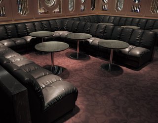 夫婦でハプニングバーに行ったら大喧嘩して結婚指輪捨てた話します