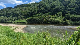 キャンプ場下流で空気が抜けた浮き輪を発見　京都・木津川で３歳の男の子が川に流される