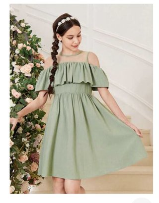 小学生 露出の多い服許せる？