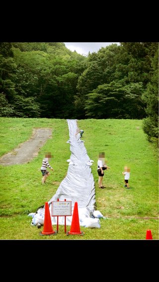 ウォータースライダーで衝突、意識不明だった児童が死亡