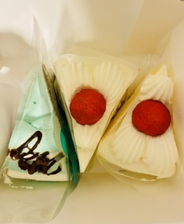 &#x{11:F8E2};なんでもいｰから&#x{11:F8E2};